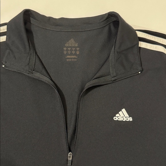 Mens Adidas long sleeve, quarter zip shirt. Size (See Measurements) - Picture 4 of 5
